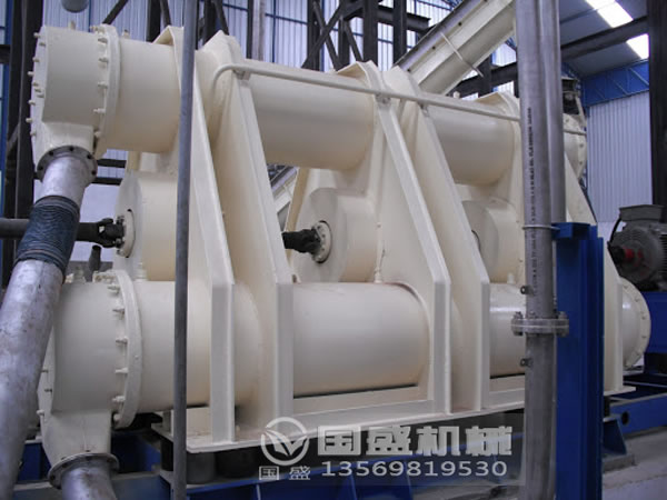 三筒濕式振動(dòng)磨機(jī) 三筒濕式振動(dòng)磨機(jī)